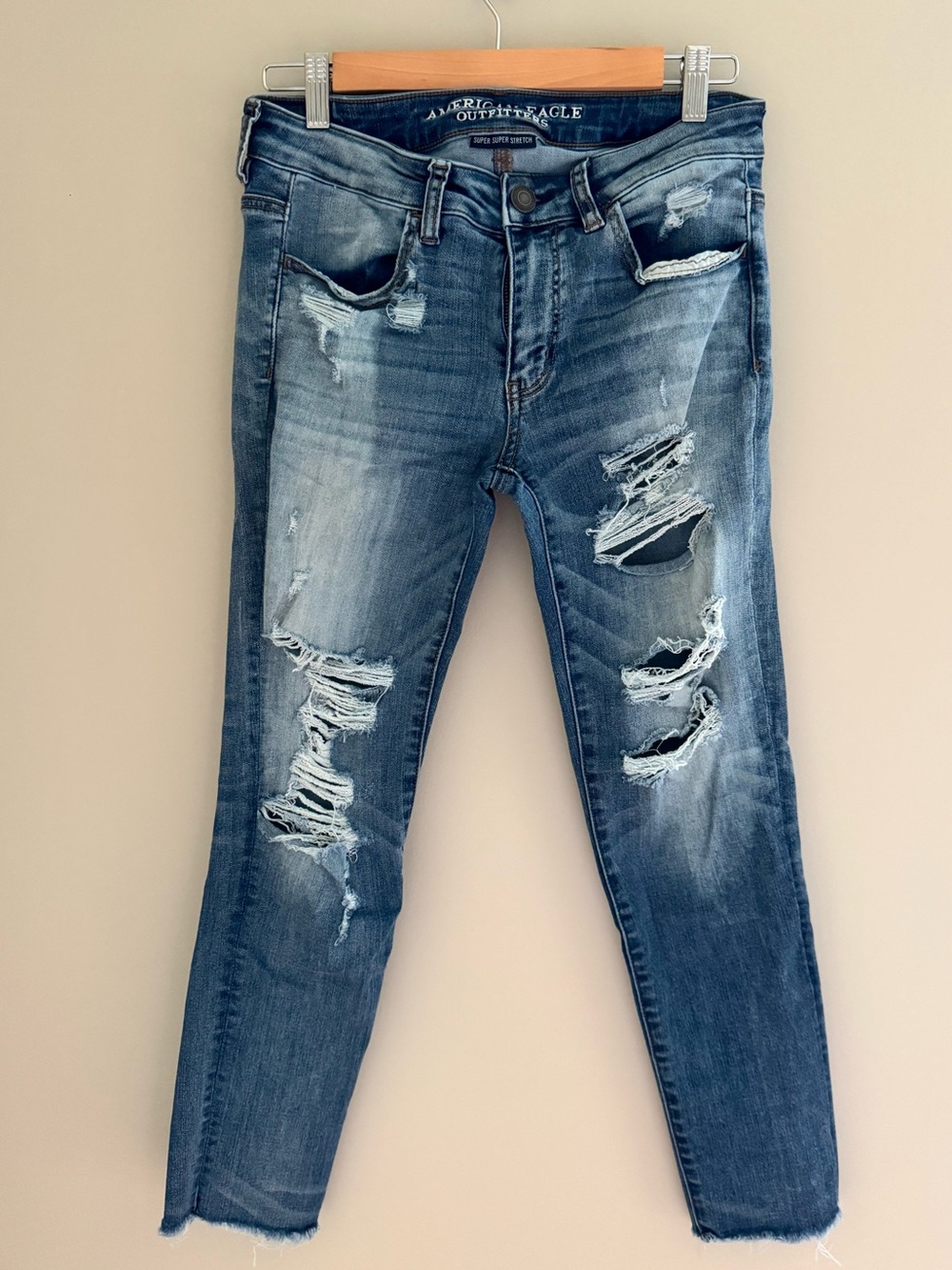AMERICAN EAGLE - Super Super Stretch Distressed Jegging Crop Jeans - Size 8
